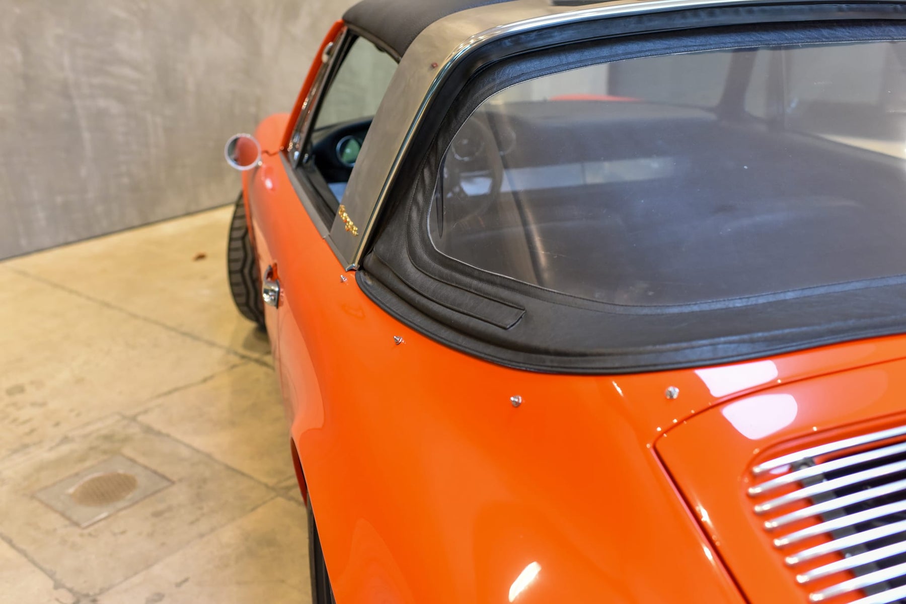 Rebuilt soft-window Targa rear window detail