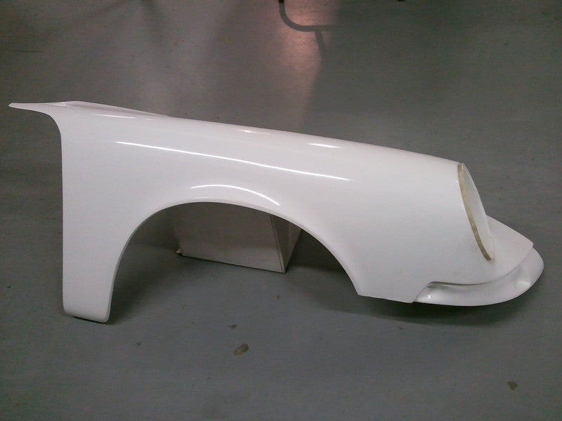 911 RSR/ST Fender 9 ,  65- 73 Driver With NO Gas Bucket - Bexco Automotive